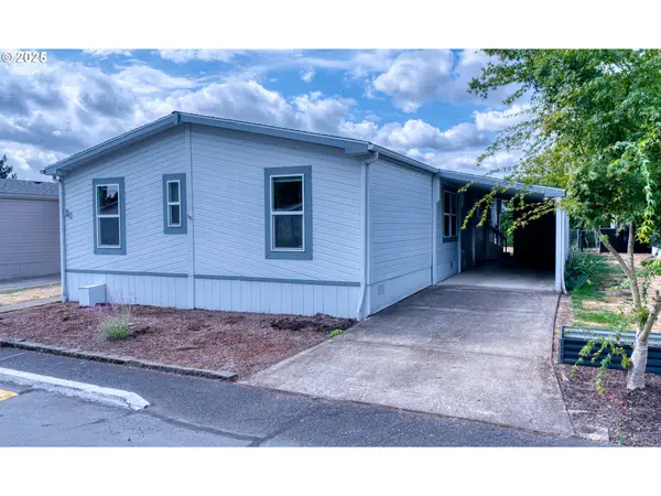 301 E Columbia Dr #61, Newberg, OR 97132