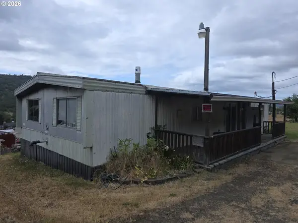 368 Pleasant Ave, Roseburg, OR 97470