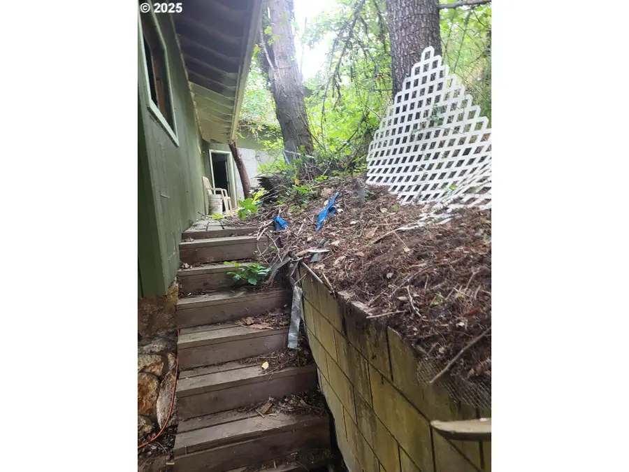 235 Bilger Creek Rd, Myrtle Creek Riddle, OR 97457 - Image #2