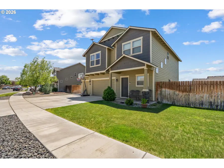 2328 NW Eucalyptus Dr, Hermiston, OR 97838 - #3