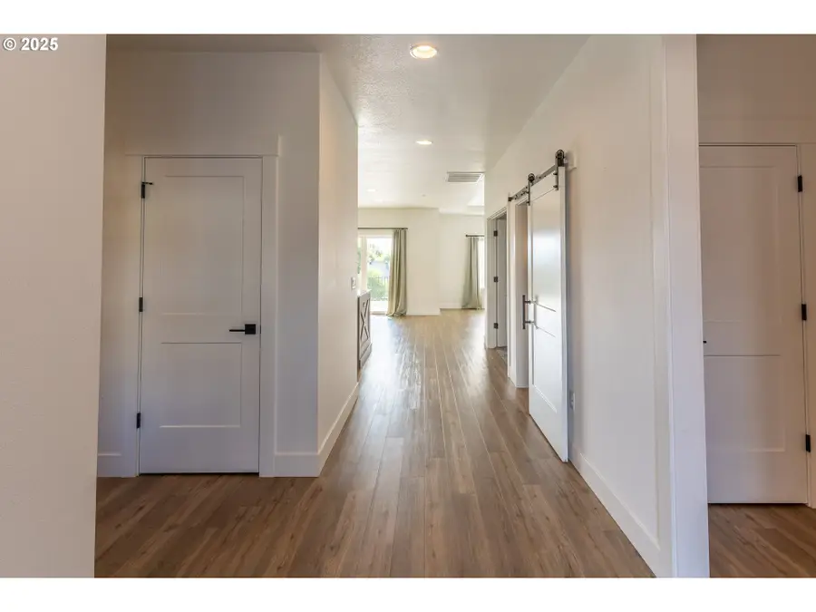 2898 NW Mt. Ashland Ln, McMinnville, OR 97128 - Image #2