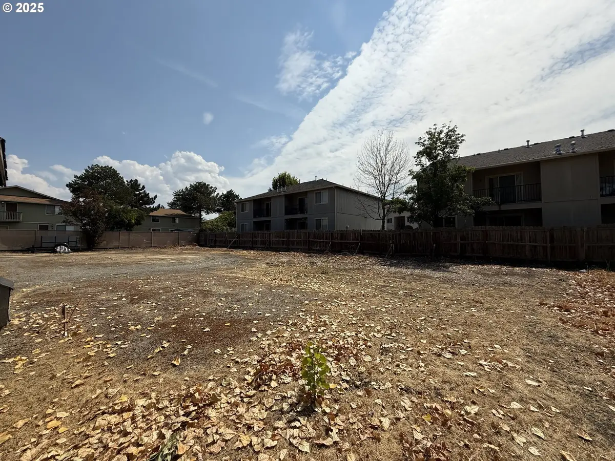 2076 Roberts Rd, Medford, OR 97504 - Image #1