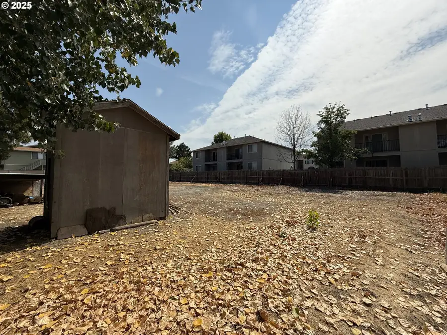 2076 Roberts Rd, Medford, OR 97504 - Image #3