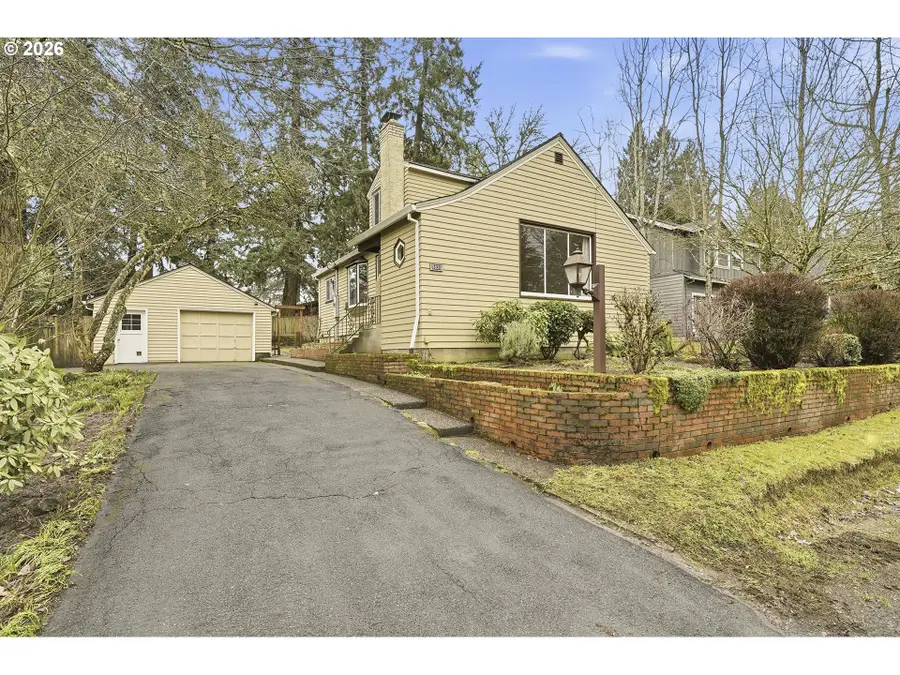 5820 SW Nevada Ct, Portland, OR 97219 - Image #2