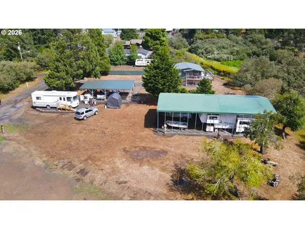 205 Park Ave, Lakeside, OR 97449