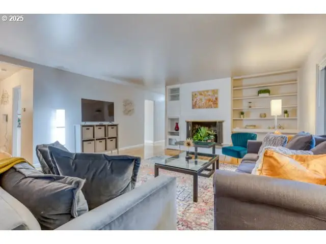 8720 SW Katherine Ln, West Slope, OR 97225 - Image #3