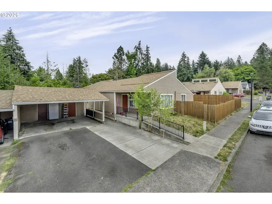 1426 Village Park Pl, West Linn, OR 97068 - #2