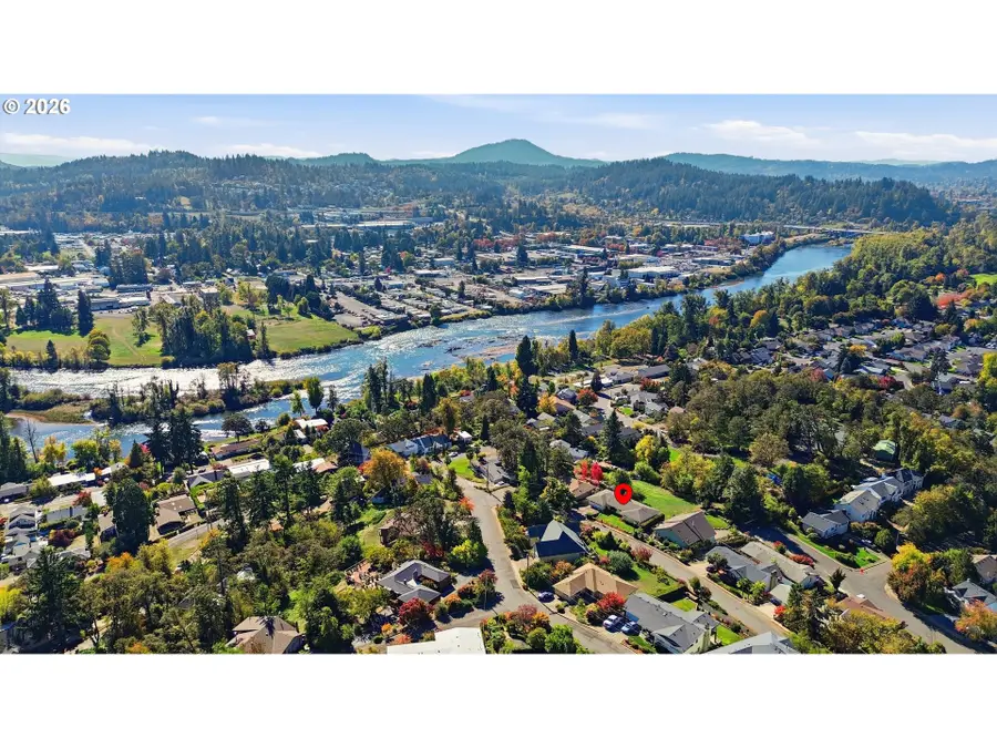 682 Sunset Dr, Springfield, OR 97477 - #2