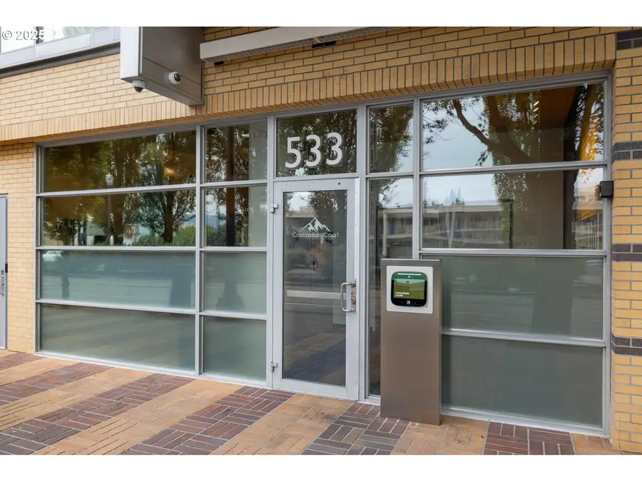 533 NE Holladay St #601, Portland, OR 97232 - Image #2