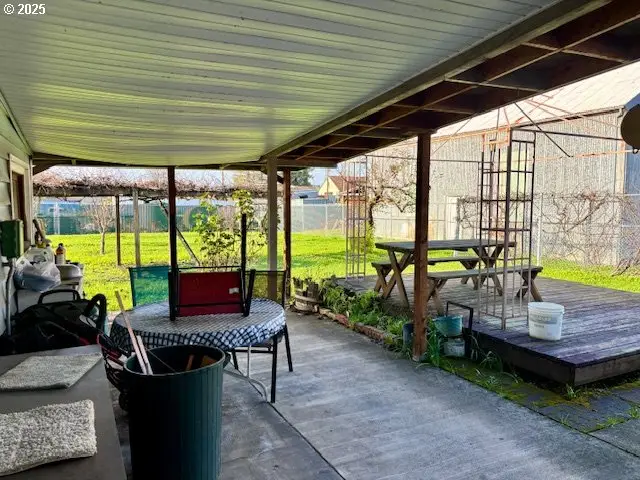 196 NE Flagg St, Roseburg, OR 97470 - #3