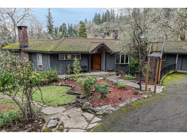 1033 SE Terrace Dr, Roseburg, OR 97470