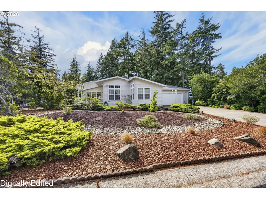 618 38th Pl, Florence, OR 97439 - #2