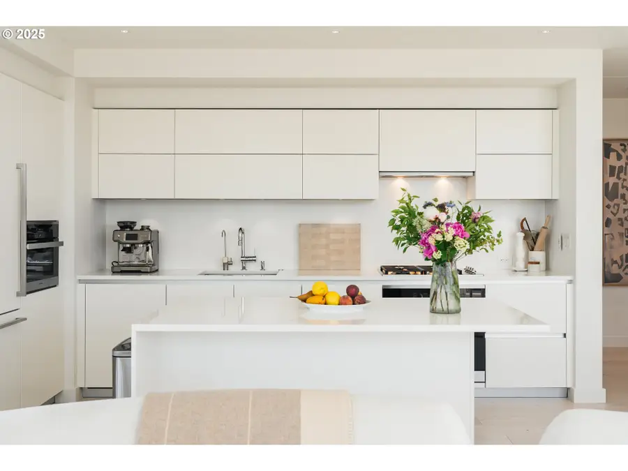 1075 NW Northrup St #2512, Portland, OR 97209 - Image #3