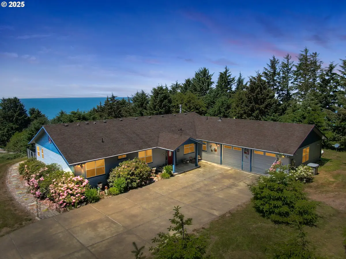 90 Cape Foulweather Ln, Otter Rock, OR 97369 - Image #1