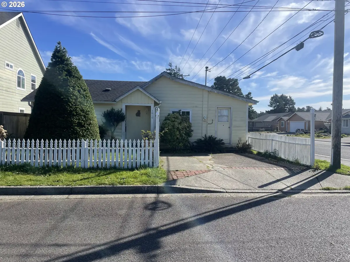 1610 36th St, Florence, OR 97439 - #1