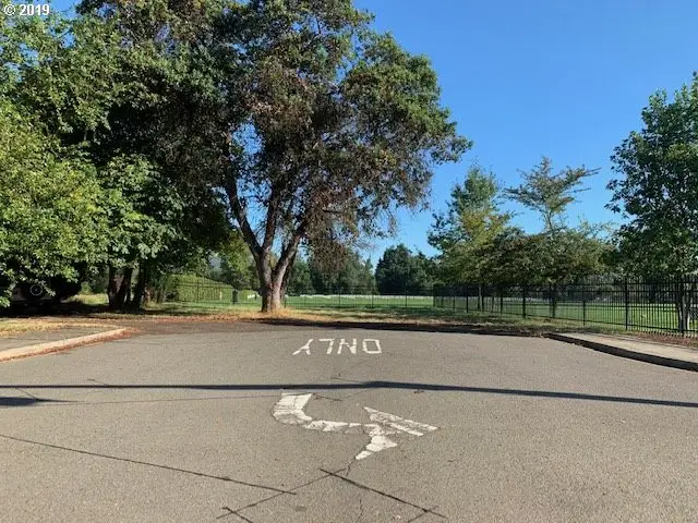 1802 W Harvard Ave, Roseburg, OR 97471 - Image #1