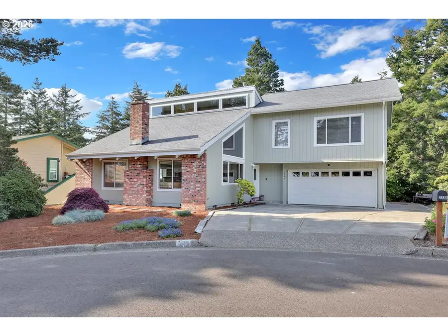 2235 10th St, Florence, OR 97439 - #3