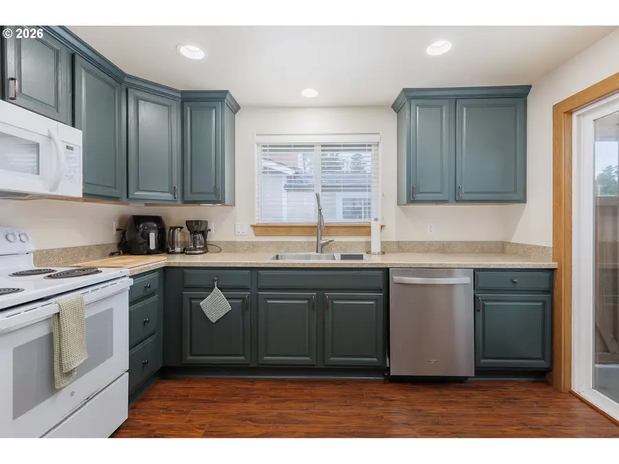 1651 29th St, Florence, OR 97439 - #3
