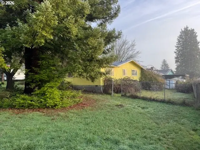 560 St John St, Sutherlin, OR 97479 - Image #3