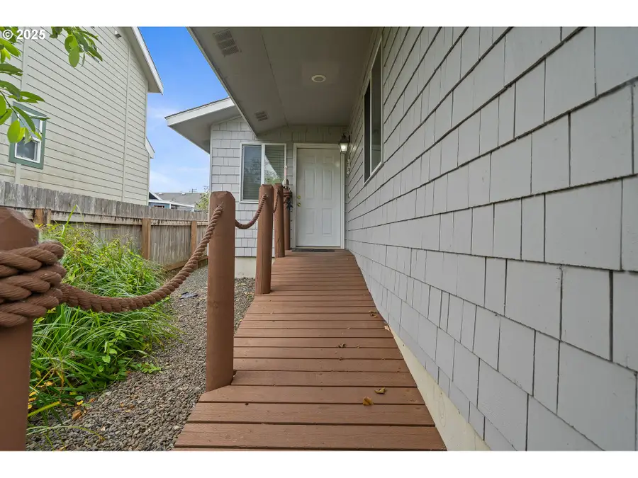 185 S Coral St, Rockaway Beach, OR 97136 - Image #2