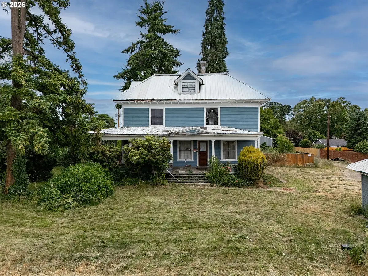 122 S 12th Ave, Cornelius, OR 97113 - #1