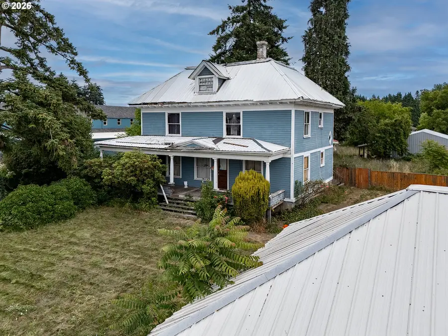 122 S 12th Ave, Cornelius, OR 97113 - #2