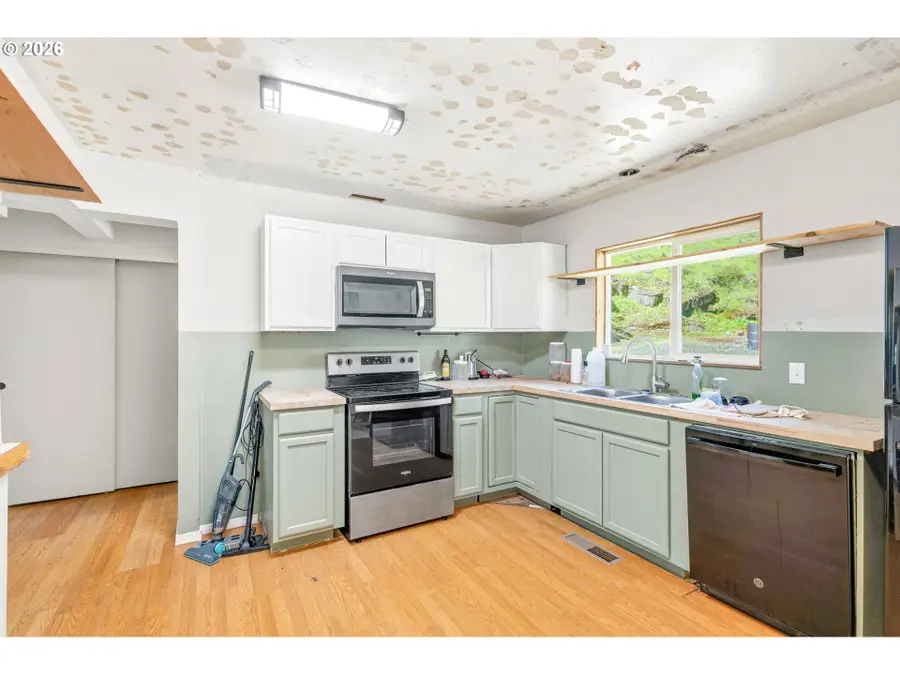 38775 Golden Valley Dr, Lebanon, OR 97355 - #2