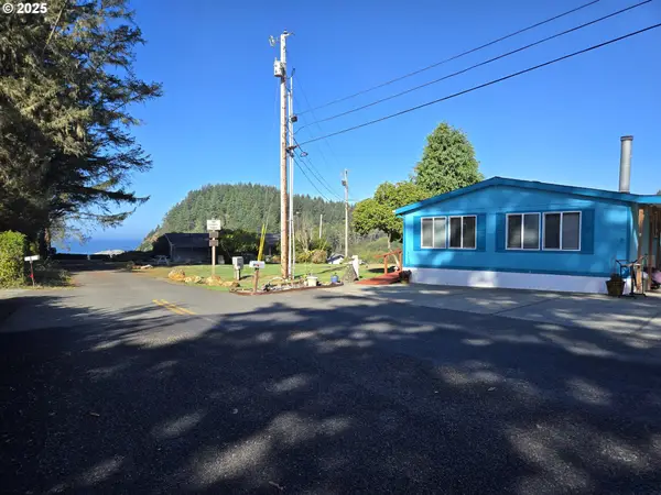 96465 Coverdell Rd #8, Brookings, OR 97415