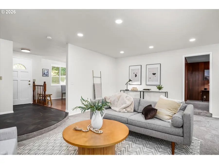 195 Coachman Dr, Eugene, OR 97405 - Image #2