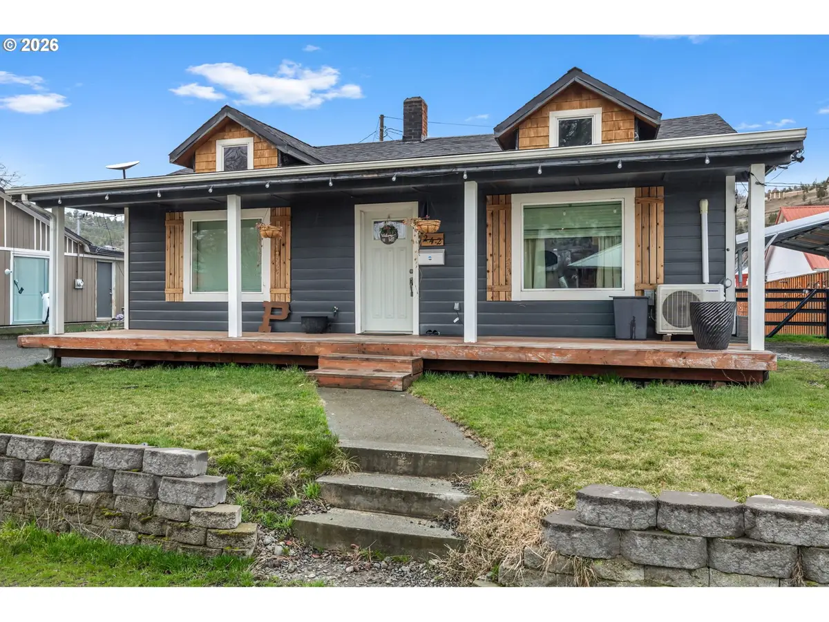 242 NW 1st Ave, John Day, OR 97845 - #1