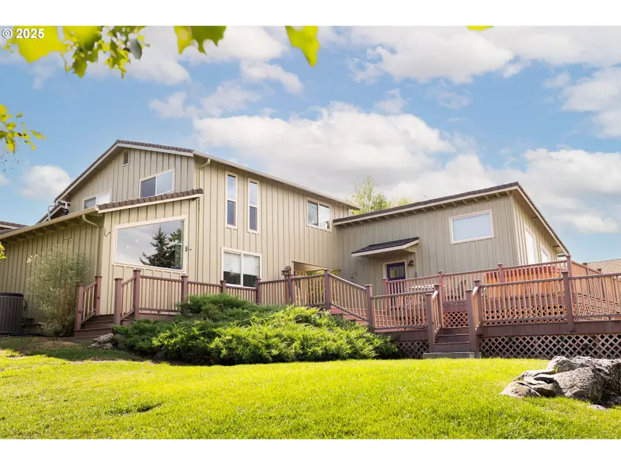 1902 Highland Dr, La Grande, OR 97850 - Image #3