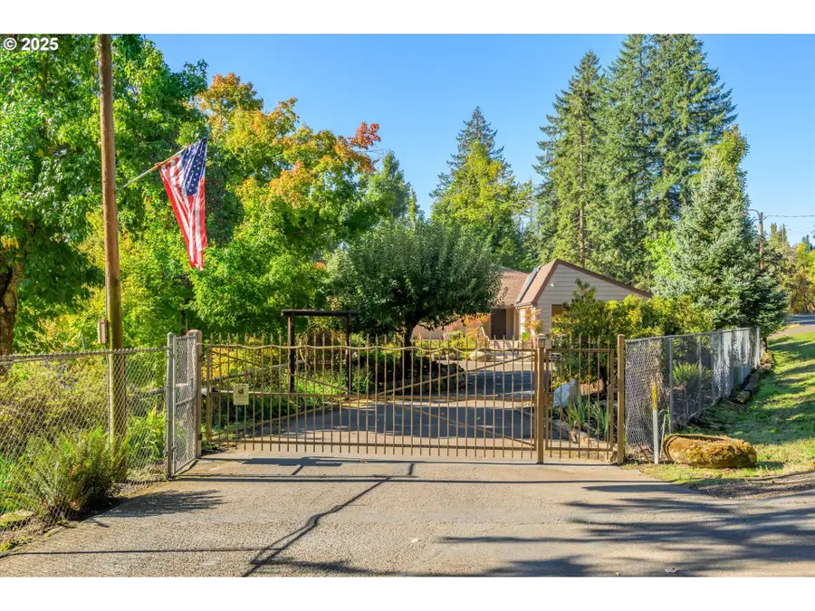 35012 Mckenzie View Dr, Springfield, OR 97477 - Image #2