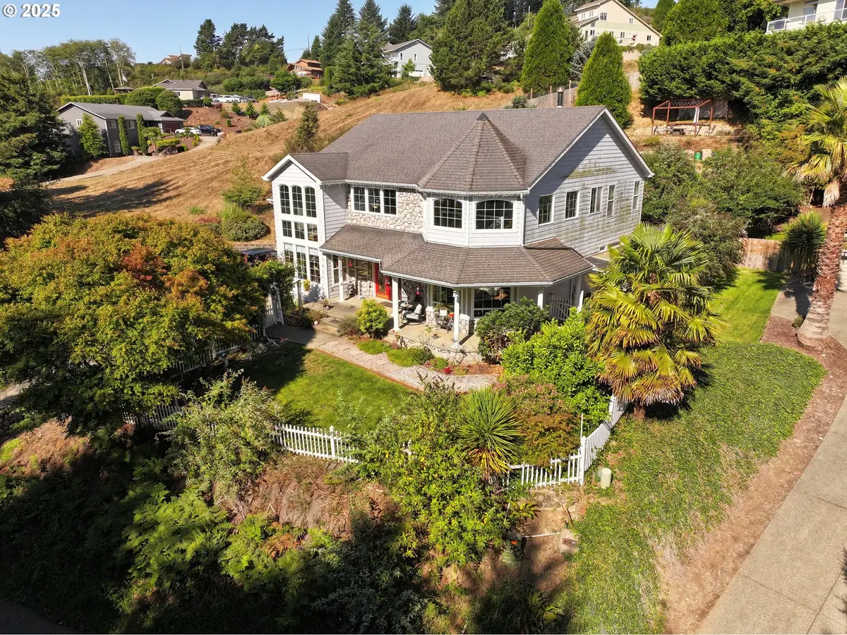 217 Marine Dr, Brookings, OR 97415 - Image #1