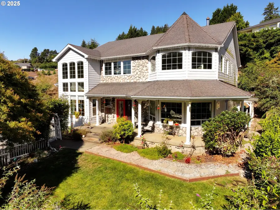 217 Marine Dr, Brookings, OR 97415 - Image #2