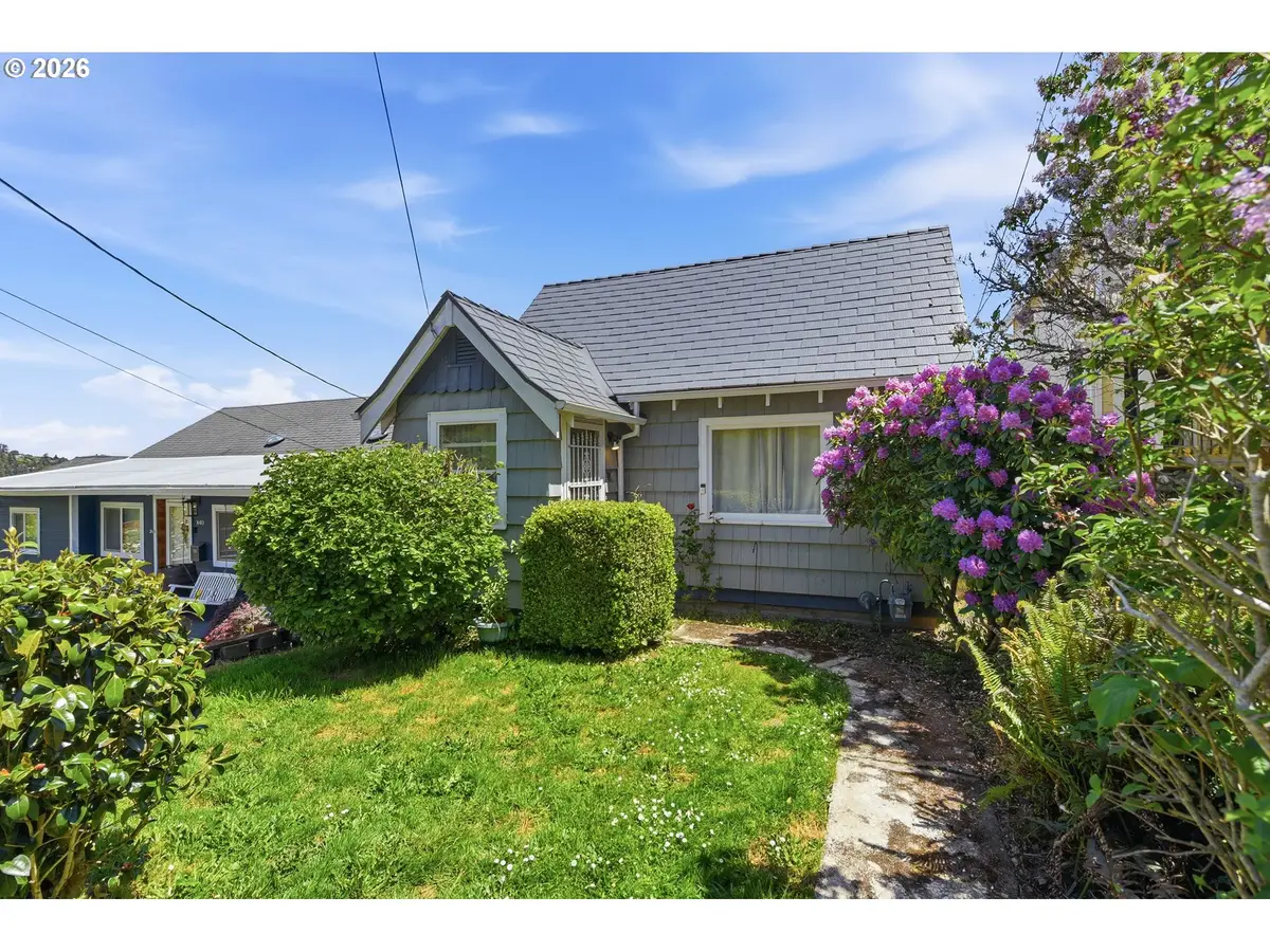 846 S 11th St, Coos Bay, OR 97420 - #1