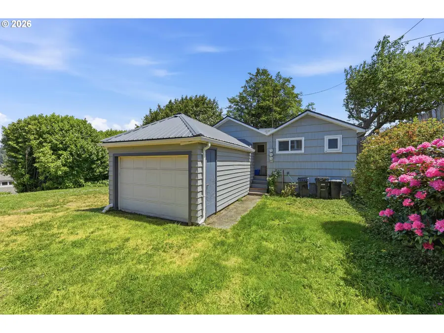 846 S 11th St, Coos Bay, OR 97420 - #3