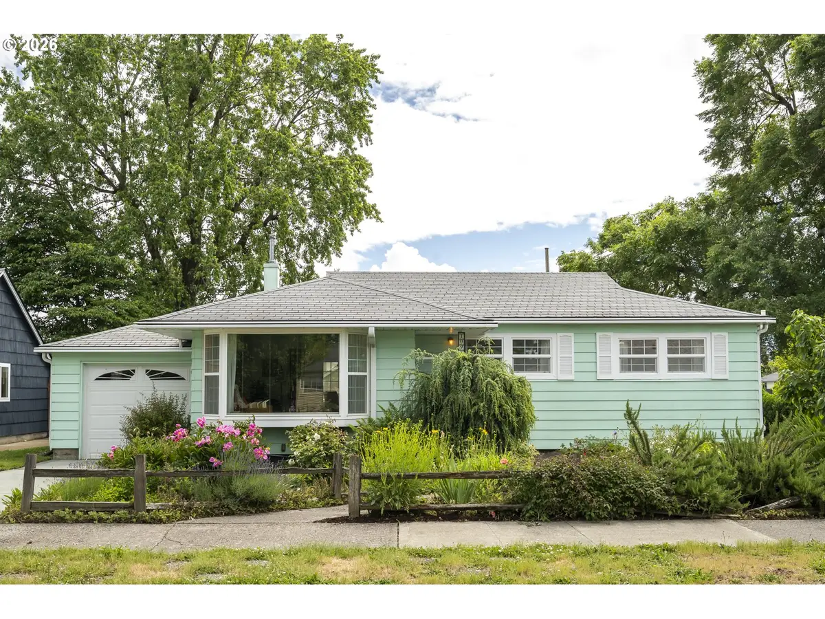 10910 NE Hancock St, Portland, OR 97220 - #1