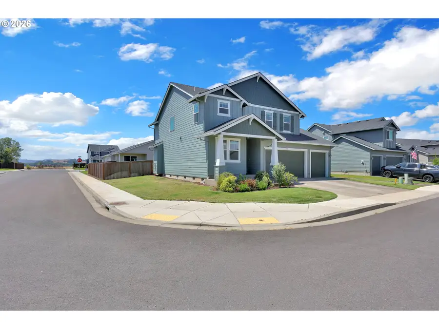 1456 Farmington Dr, Junction City, OR 97448 - #2