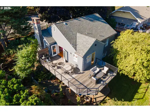 1016 Oak St, HoodRiver, OR 97031