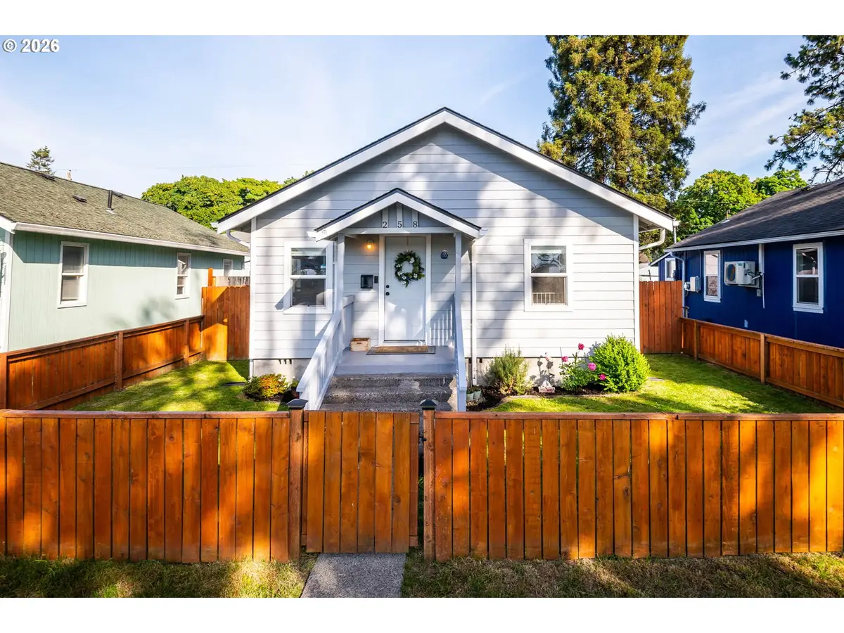 258 21st Ave, Longview, WA 98632 - #1