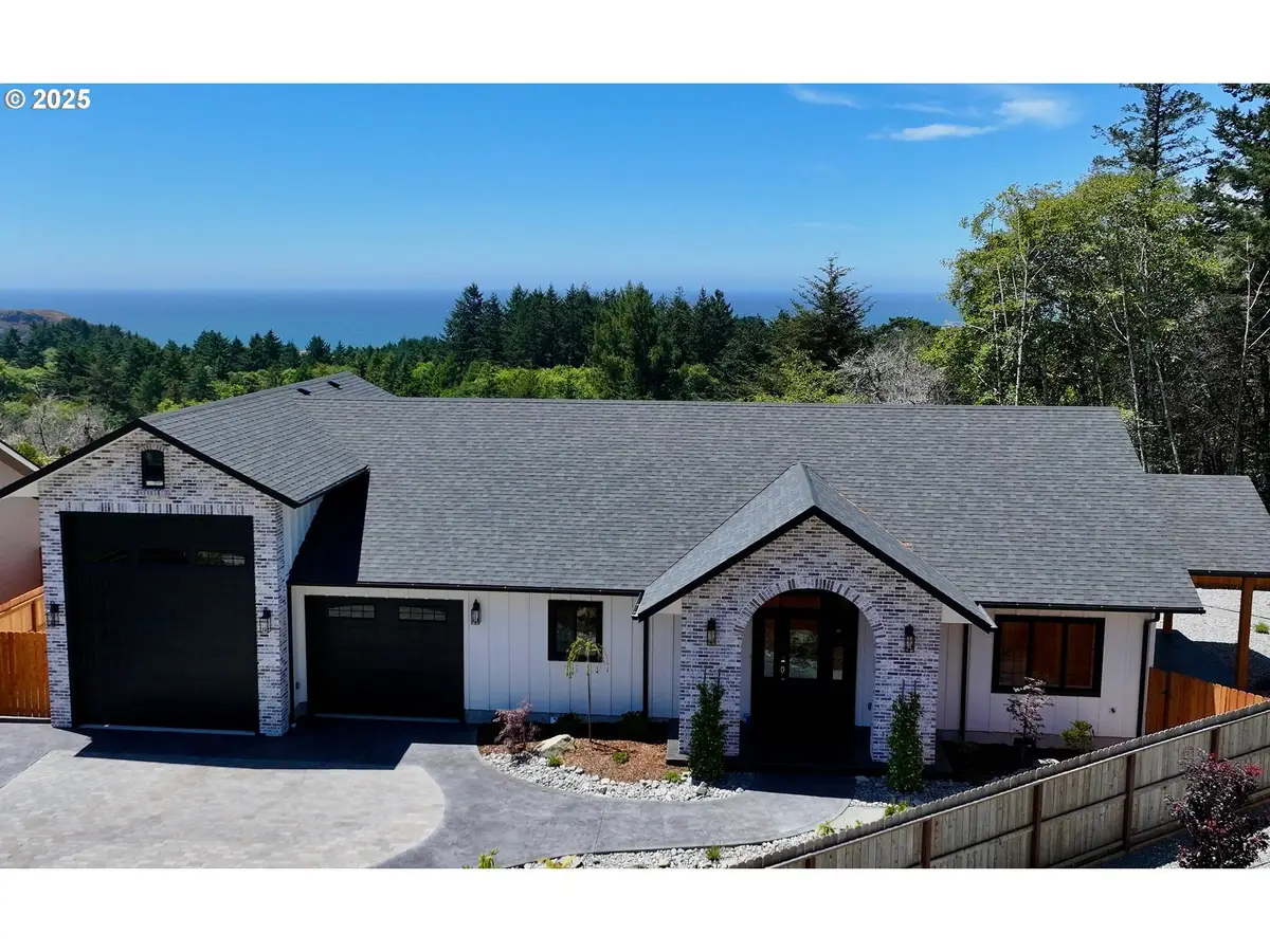 1346 Nautical Heights Dr, Brookings, OR 97415 - #1