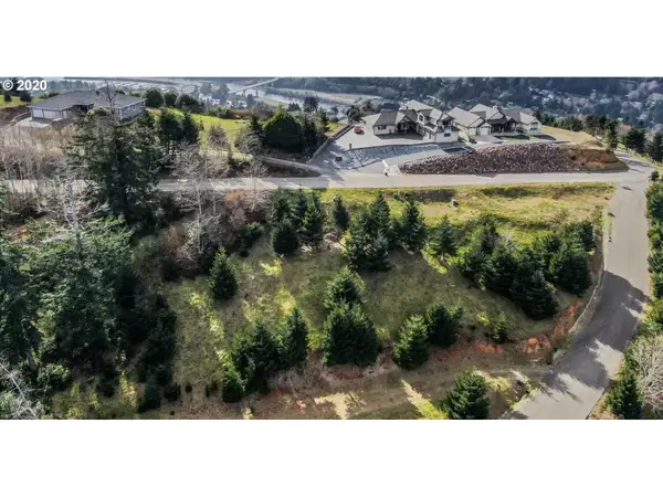 98034 Crown Terrace Rd, Brookings, OR 97415