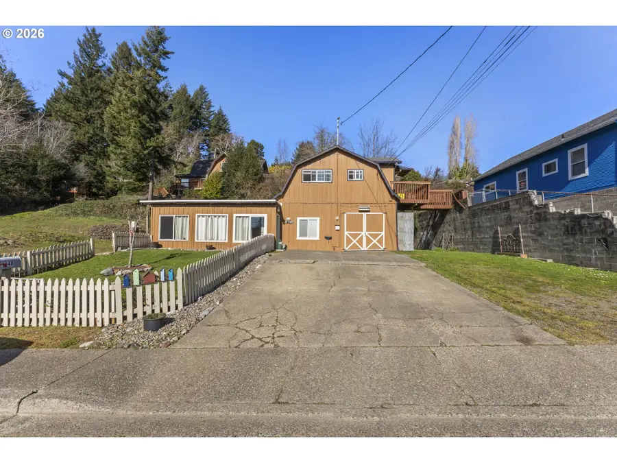 1148 Minnesota Ave, Coos Bay, OR 97420 - #2