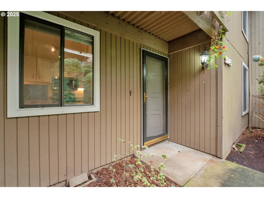 3845 Colony Oaks Dr, Eugene, OR 97405 - Image #2