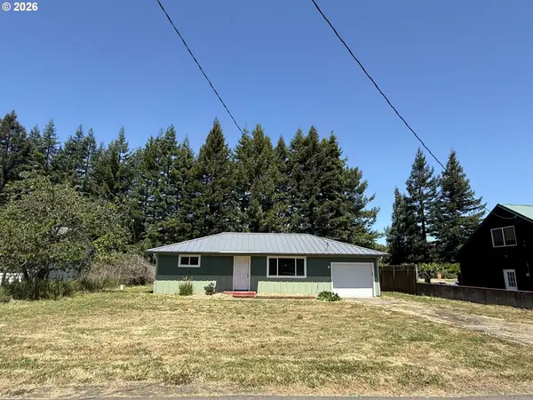 220 W Birch St, Powers, OR 97466
