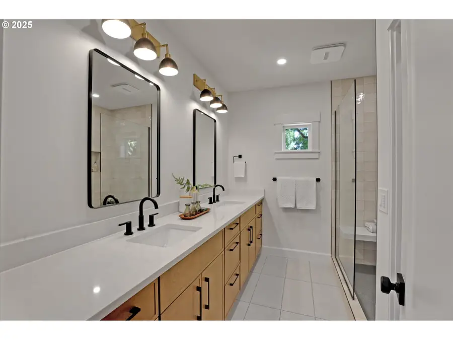 4750 N Kerby Ave, Portland, OR 97217 - Image #2