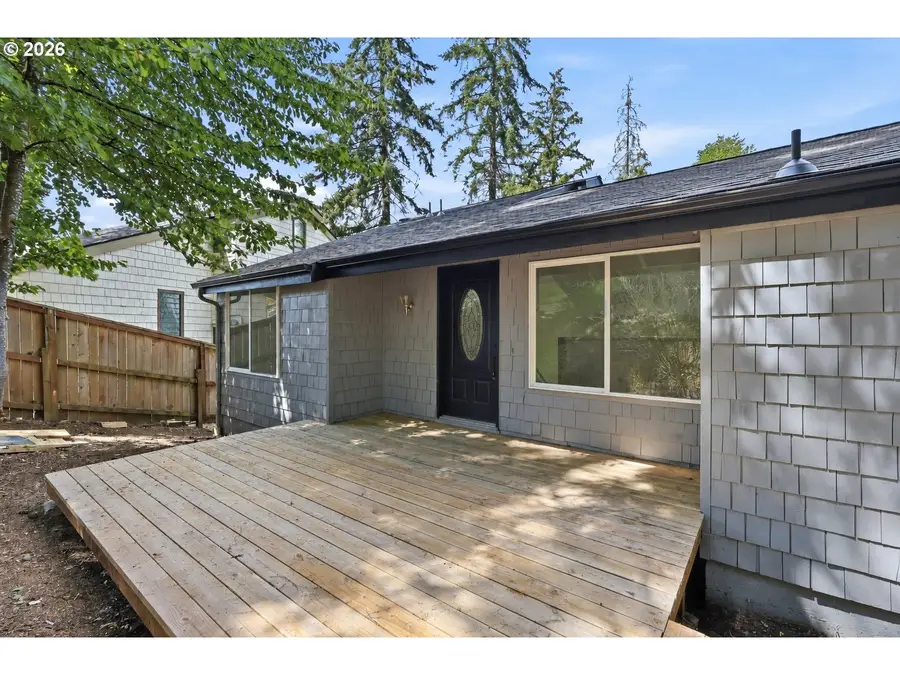 7048 Glacier Dr, Springfield, OR 97478 - #2