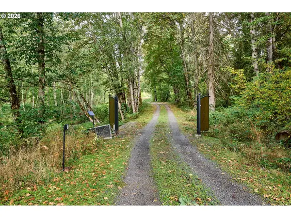 32577 Dickey Prairie Rd, Molalla, OR 97038