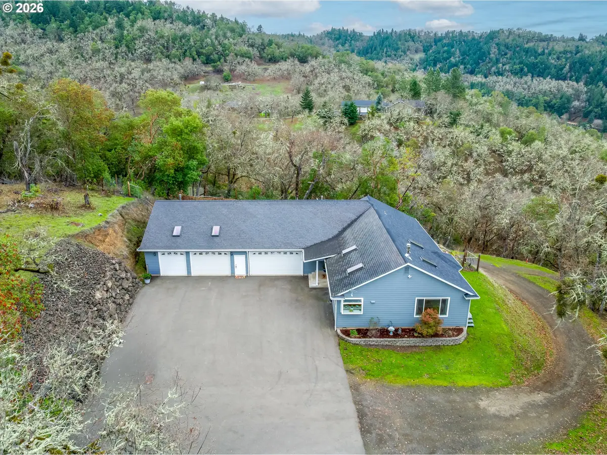 658 Ryan Heights Ln, Roseburg, OR 97470 - Image #1