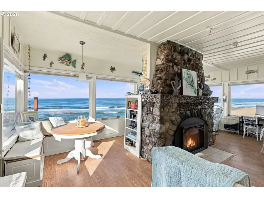 1093 NW 8th St, Lincoln City, OR 97367 - #2